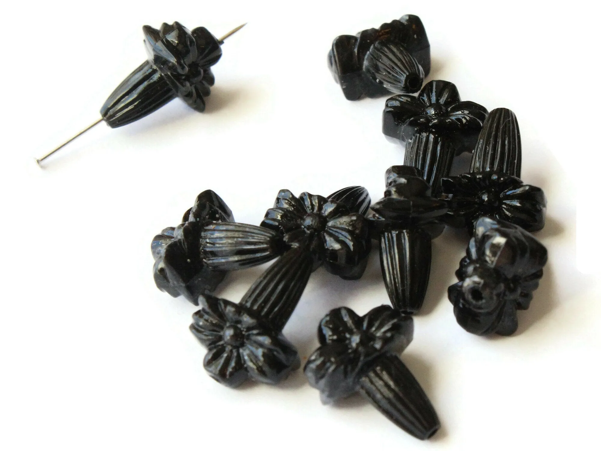 10 19mm Black Vintage Plastic Flower Bouquet Beads