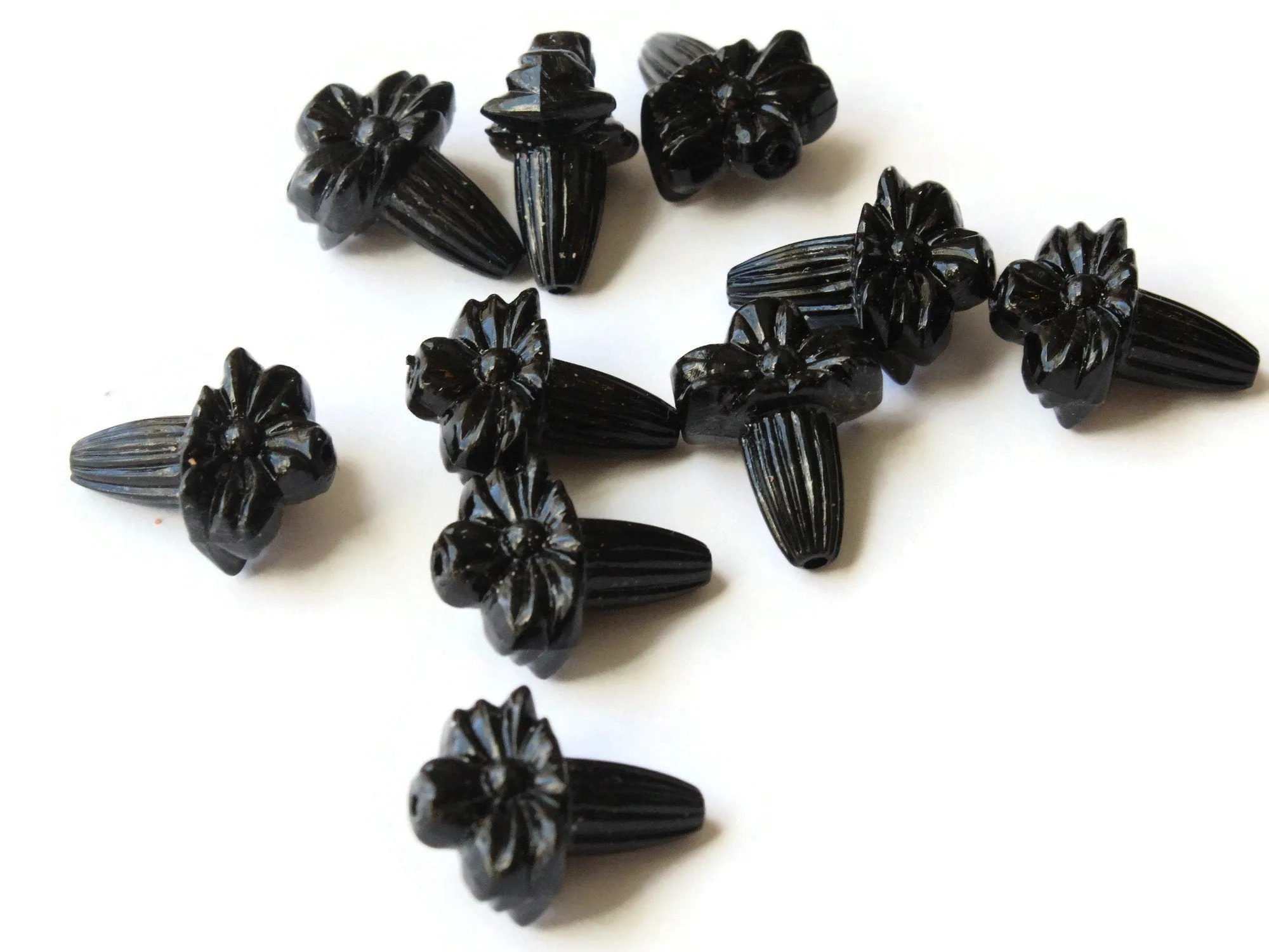 10 19mm Black Vintage Plastic Flower Bouquet Beads