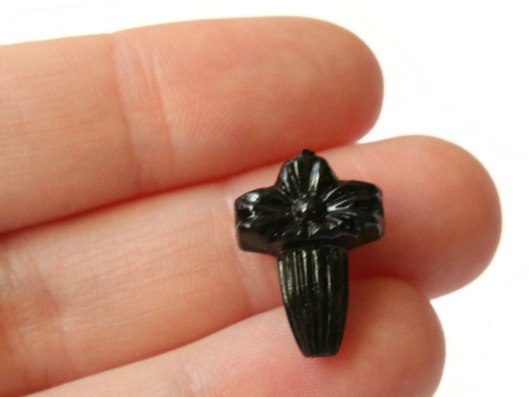 10 19mm Black Vintage Plastic Flower Bouquet Beads