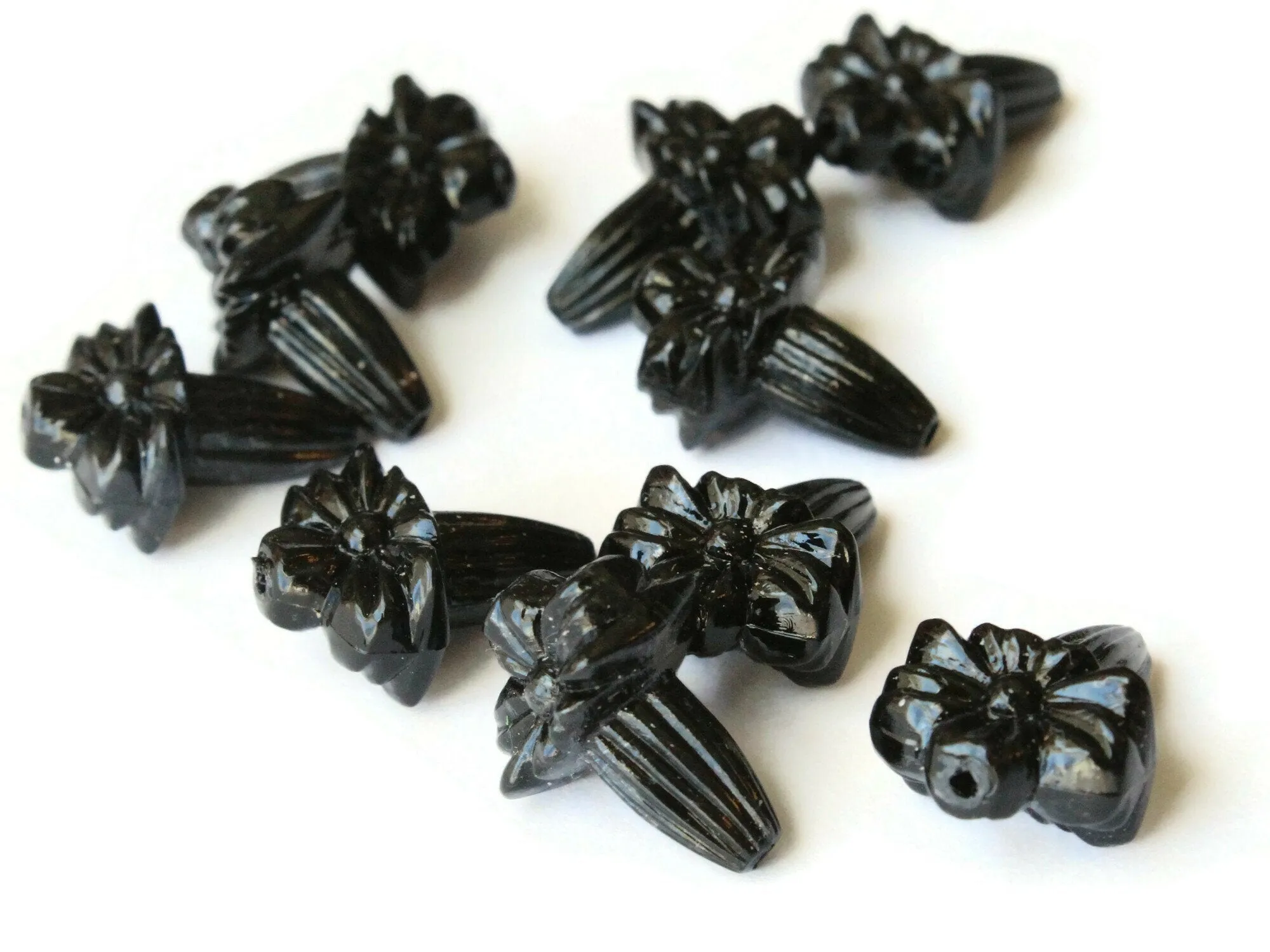 10 19mm Black Vintage Plastic Flower Bouquet Beads