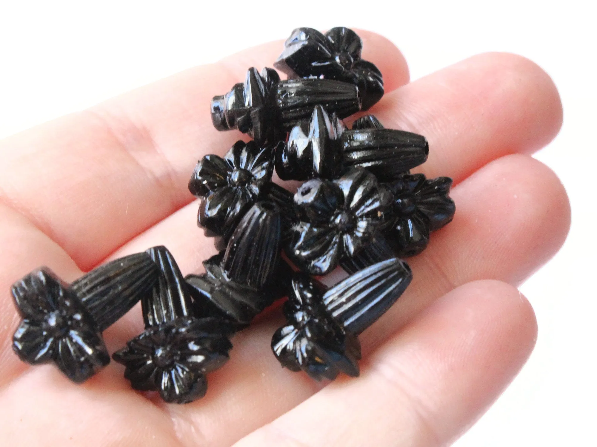 10 19mm Black Vintage Plastic Flower Bouquet Beads