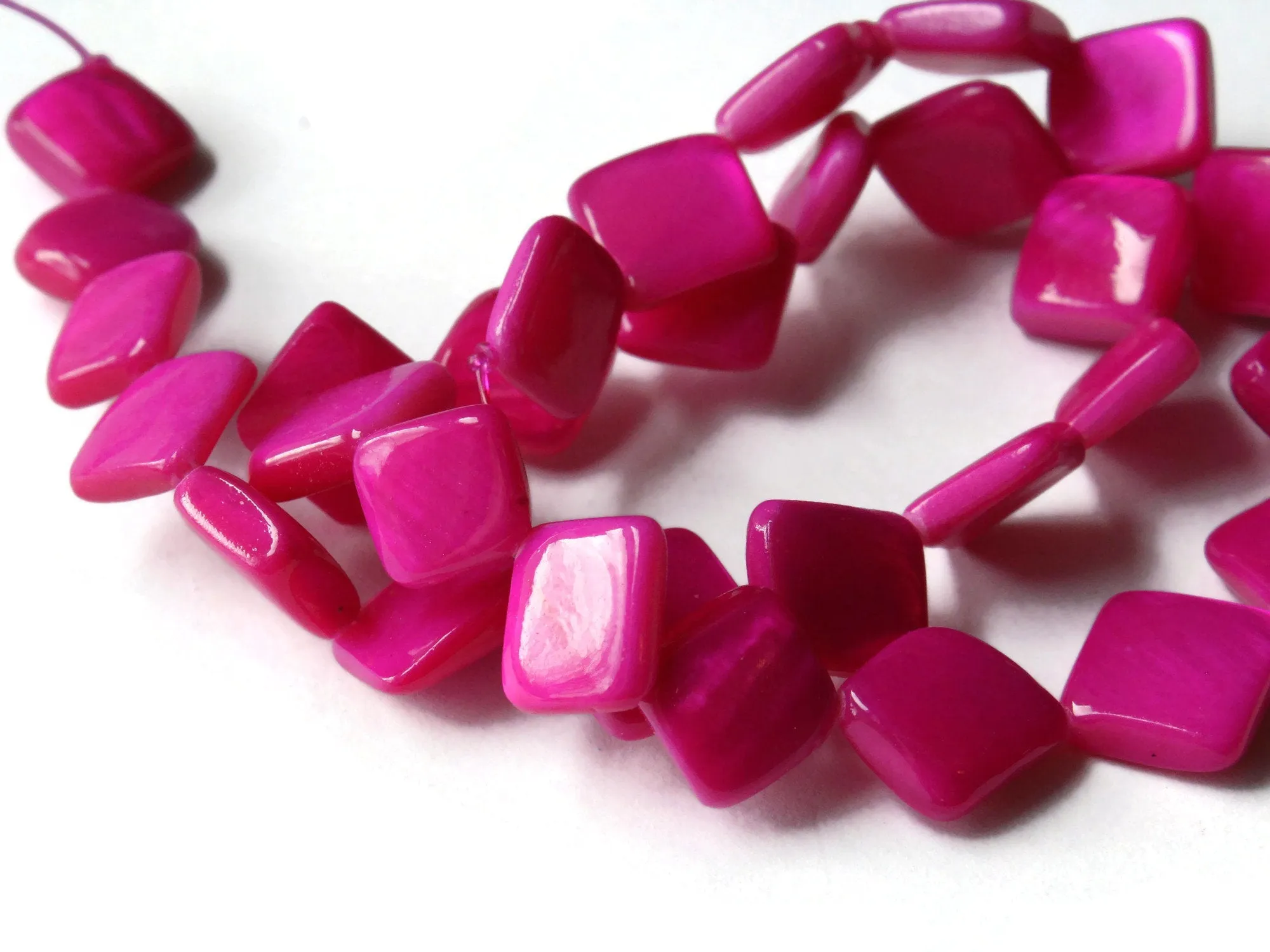 13mm Bright Pink Mother Of Pearl Diamond Dyed Seashell Beads