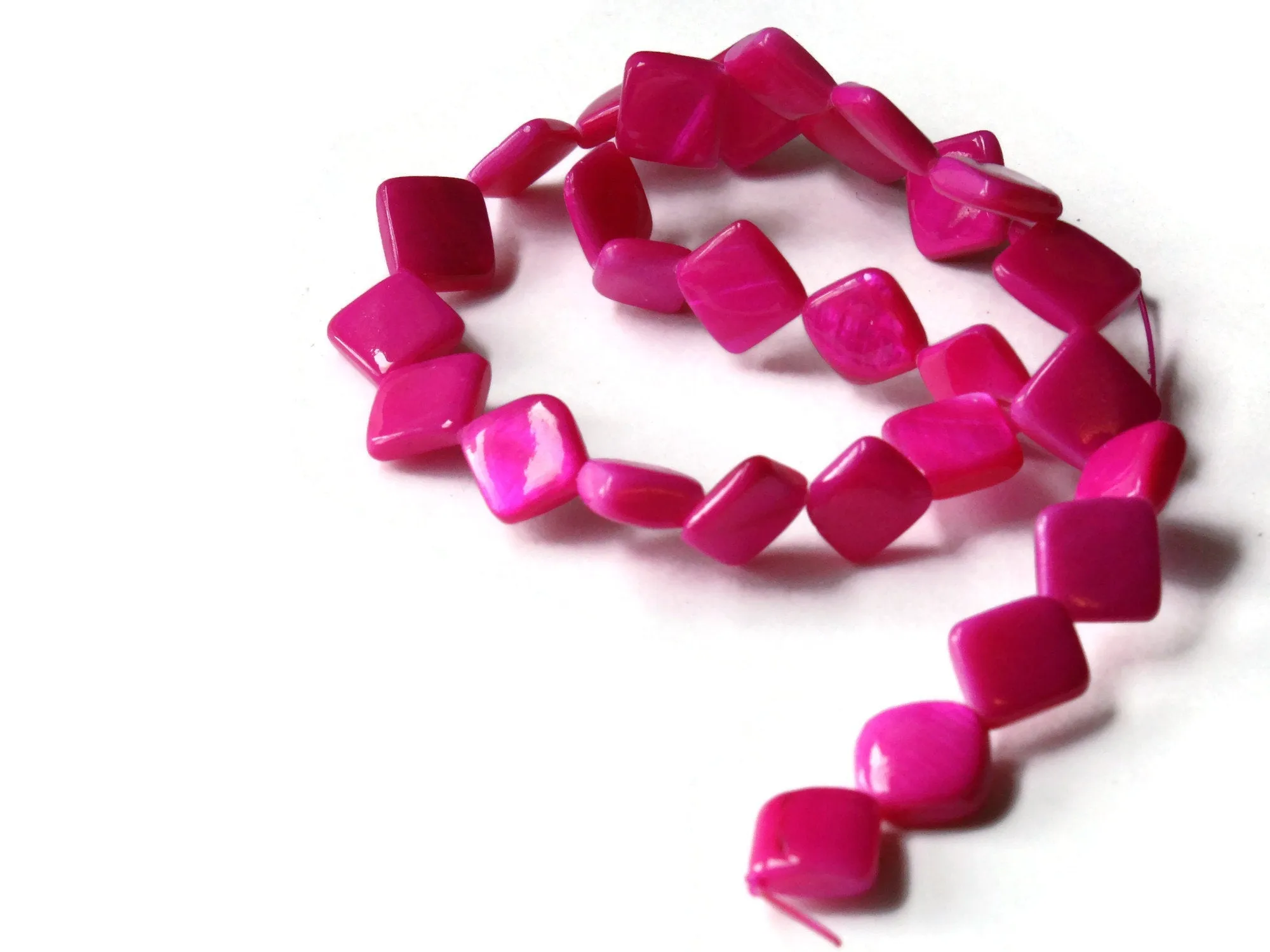 13mm Bright Pink Mother Of Pearl Diamond Dyed Seashell Beads