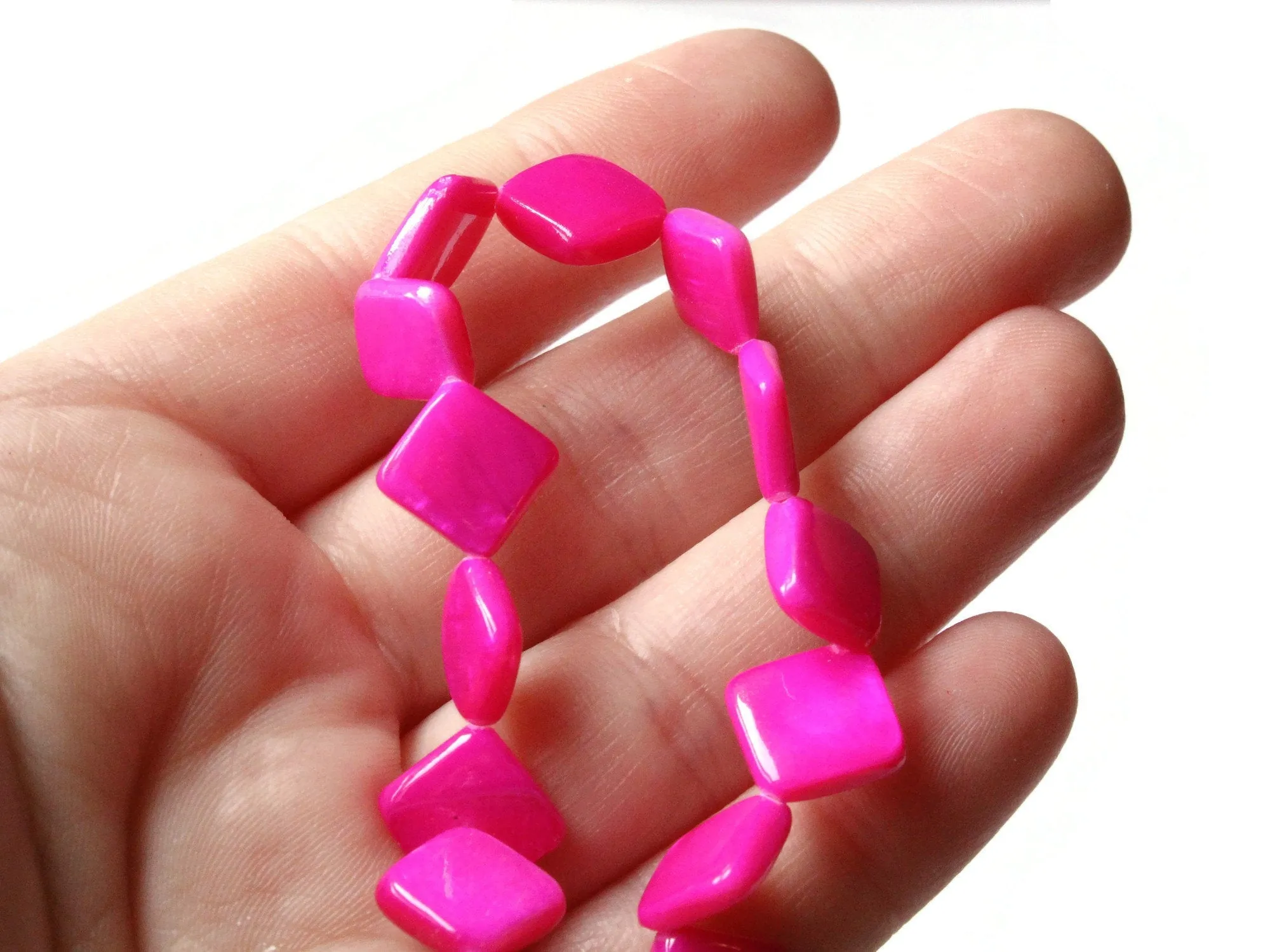 13mm Bright Pink Mother Of Pearl Diamond Dyed Seashell Beads