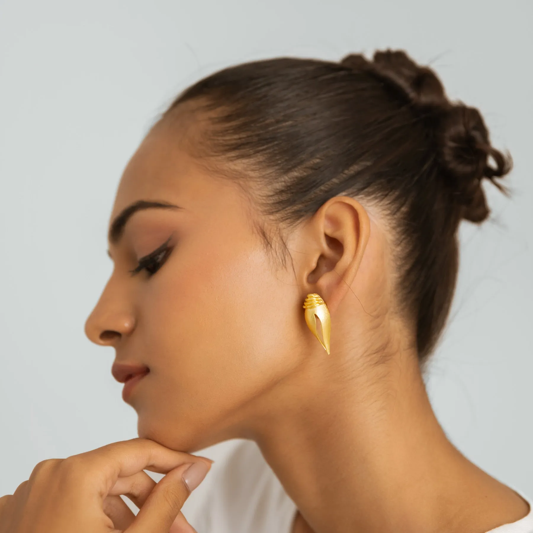 Conch Shell Earrings - Gold